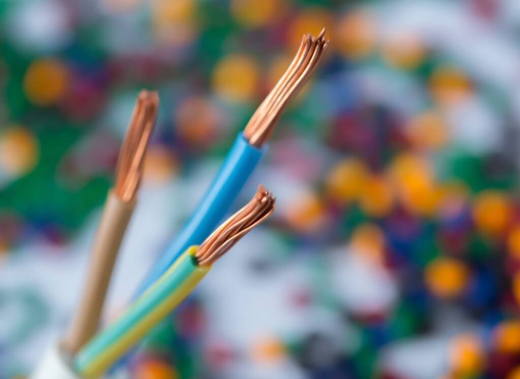 廃プラスチックリサイクルの現状、大半は燃やされている。電線リサイクルから見るマテリアルリサイクルの難しさ